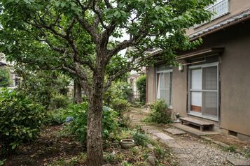 家を売却するとき庭木はどうする？残すか処分するかの判断基準と処分方法を解説